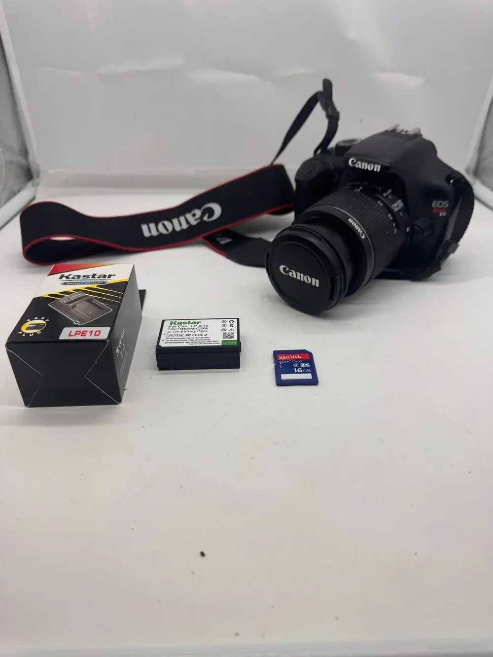 Canon EOS Rebel T3 DS126291 digital camera with new battery & charger